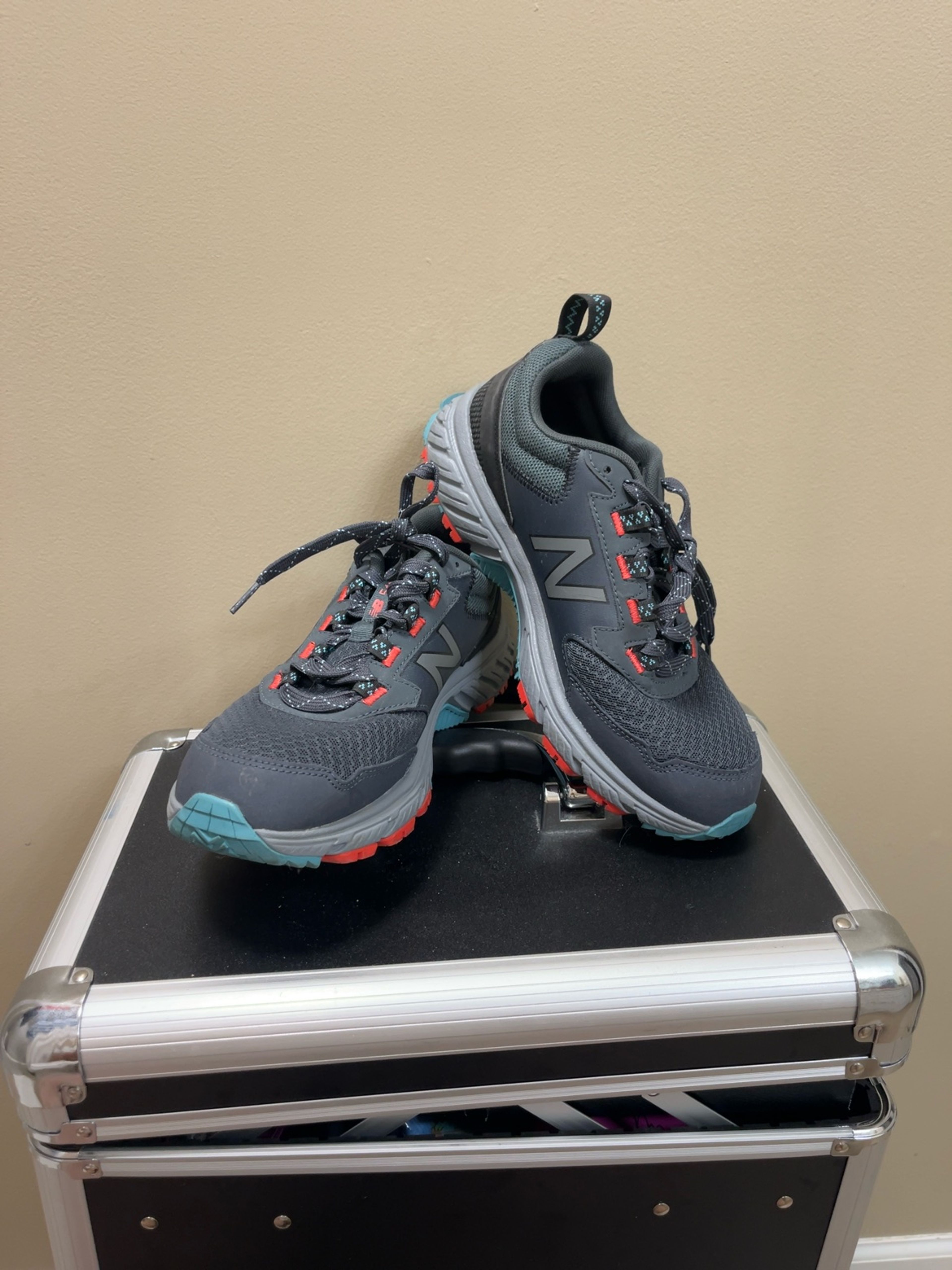 New Balance 510 v5 Women's Gray Trail Running Shoes 8.5 sneakers