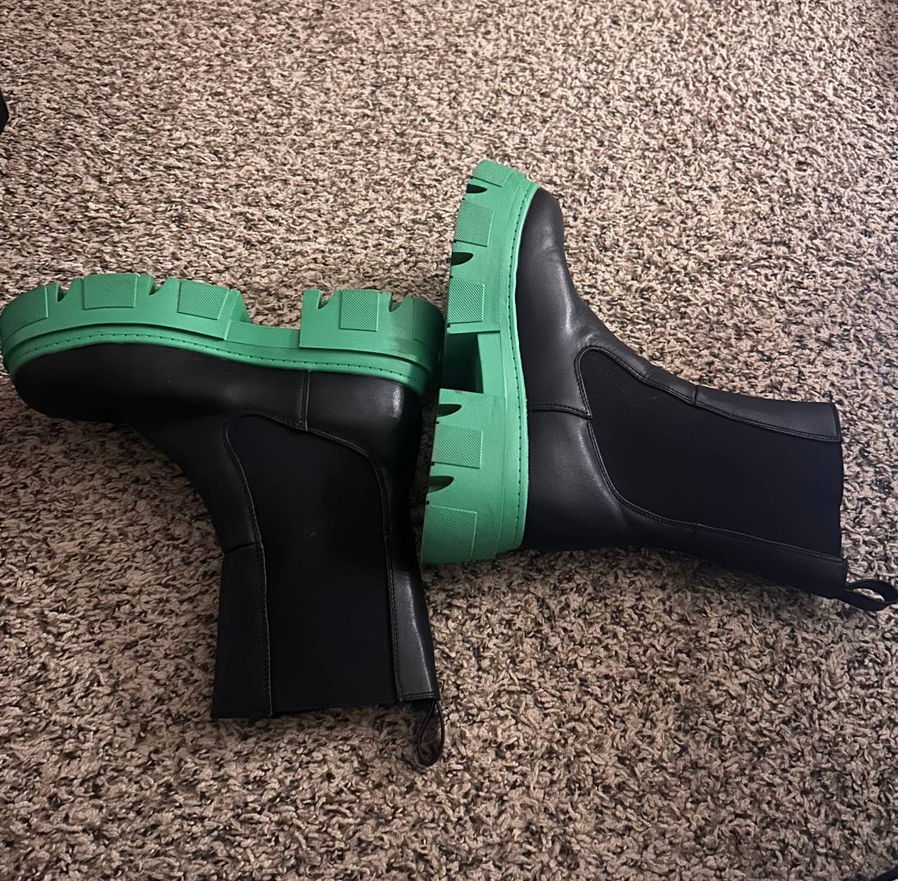 Pretty Little Thing Tire Chelsea Boots Black & Green