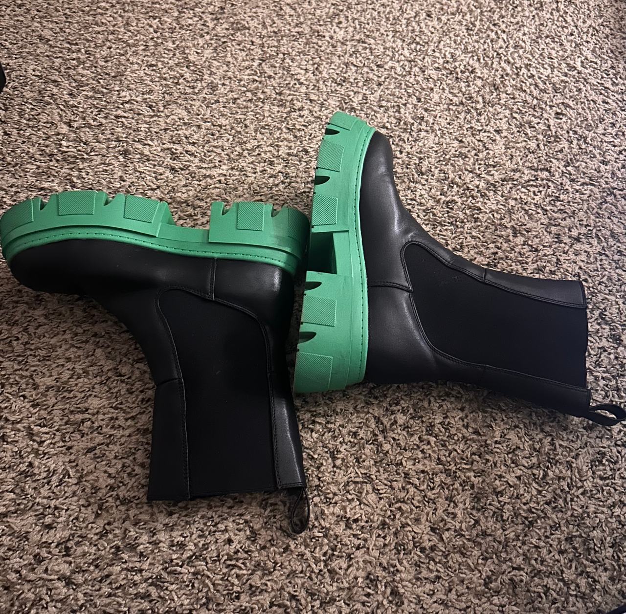 Pretty Little Thing Tire Chelsea Boots Black & Green