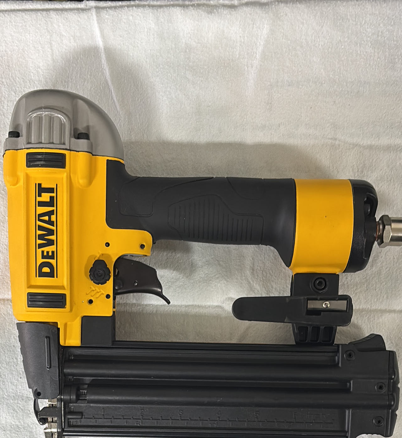 DeWalt DWFP12233 18-Gauge Precision Point Brad Nailer