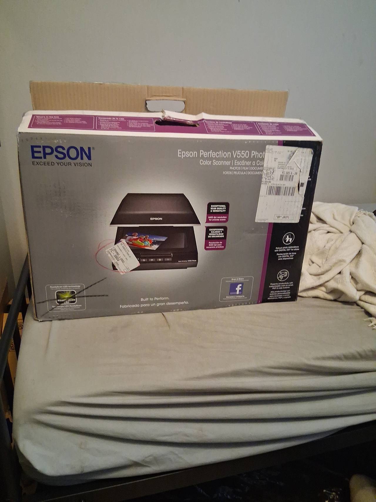 Epson Perfection V550 Photo Color Scanner