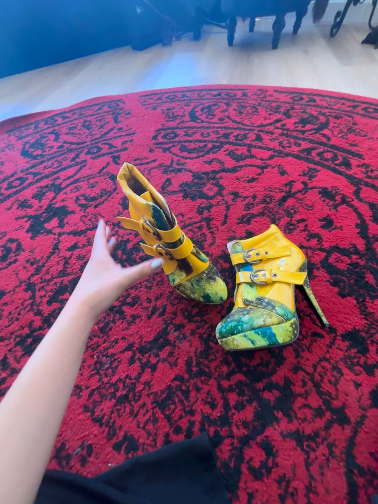 Show Story Punk buckle boot heel