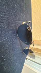 Ray-Ban Aviator Classic Polarized Sunglasses - Image 3