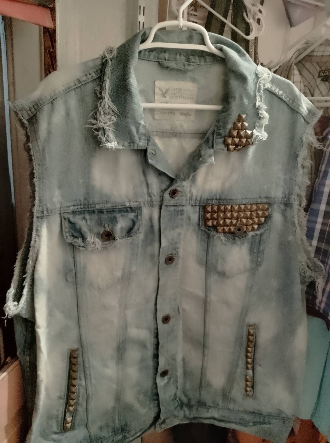 American Eagle Men's Size 3X Studded Denim Vest