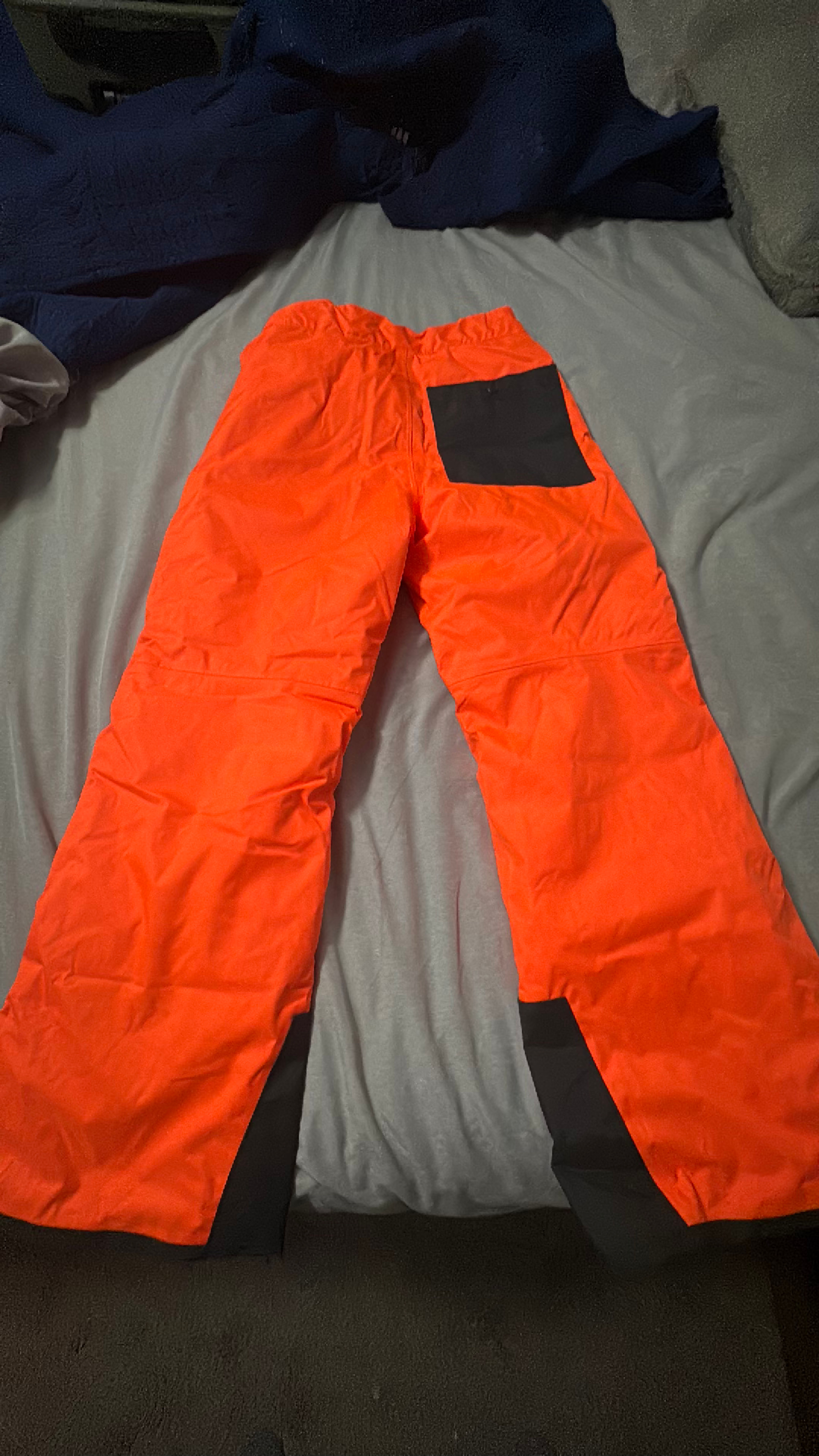 The North Face Freedom Insulated Snow Pants. Boys medium - Image 4