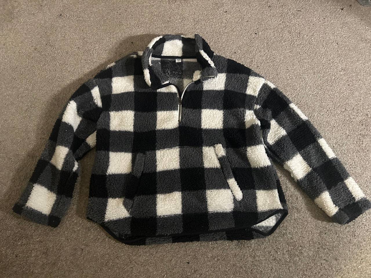 Women’s Old Navy Black and white plaid fleece pullover jacket, Size: XL 