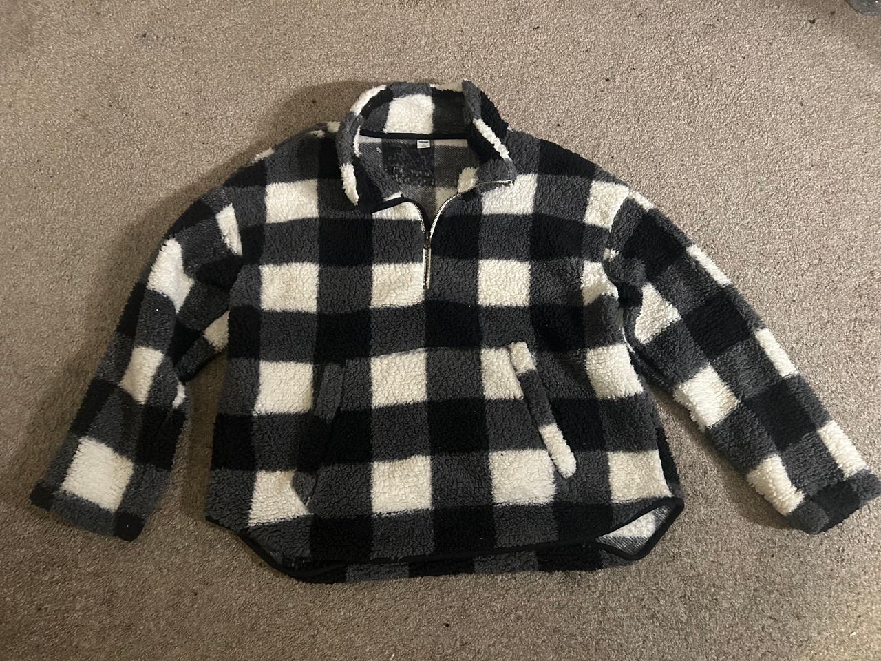 Women’s Old Navy Black and white plaid fleece pullover jacket, Size: XL