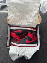 Air Jordan 1 Mid 'Bred' - Image 2