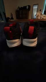 Nike Team Hustle D 9 Kids Basketball Shoes - Image 2