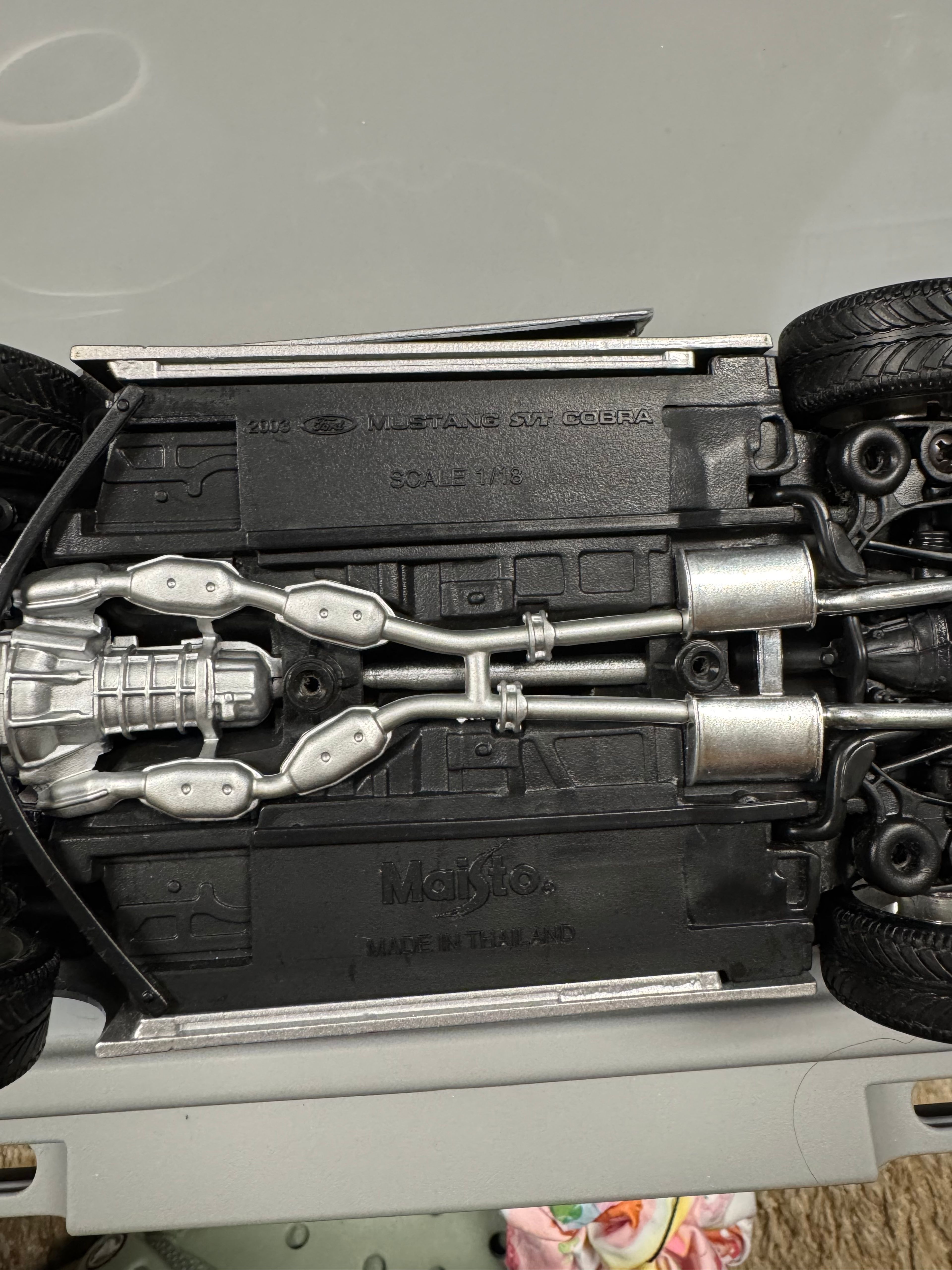 Maisto 1:18 2003 Ford Mustang SVT Cobra Convertible - Image 7