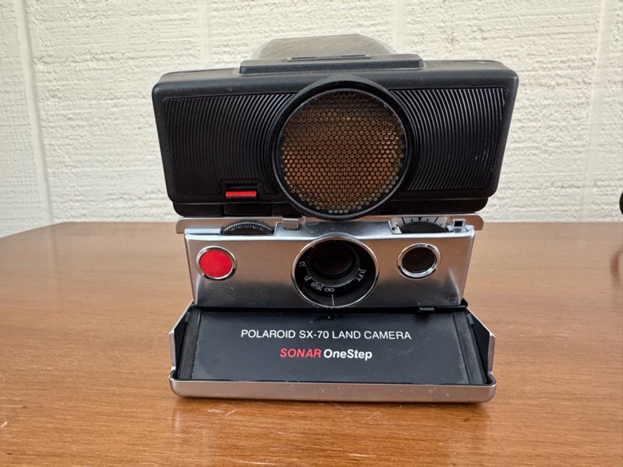 Polaroid SX-70 Sonar One Step Land Camera