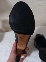 Chanel Navy Blue Leather Chain Link Slingback Pumps - Image 3