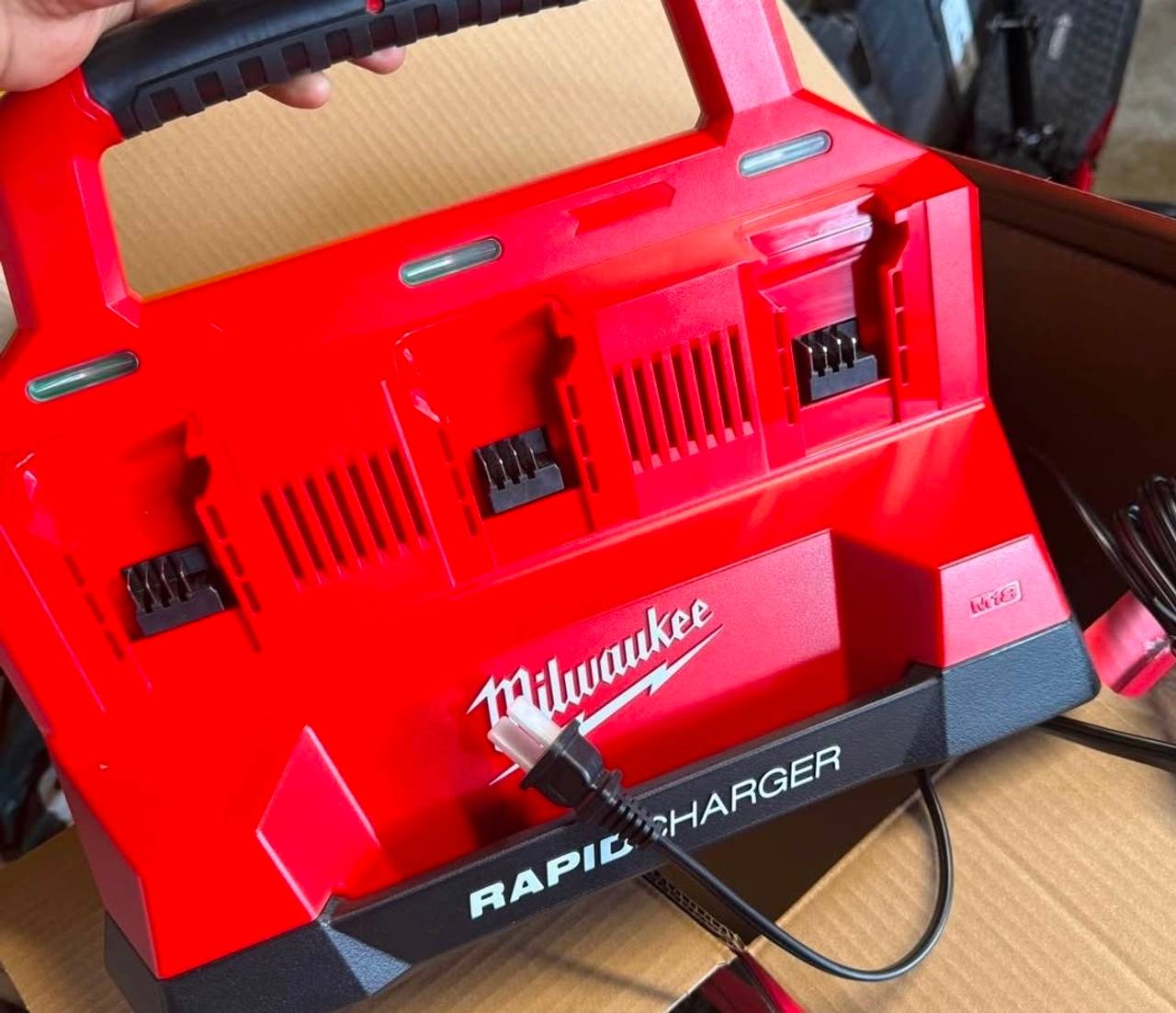 Milwaukee M18 3-Bay Rapid Charger