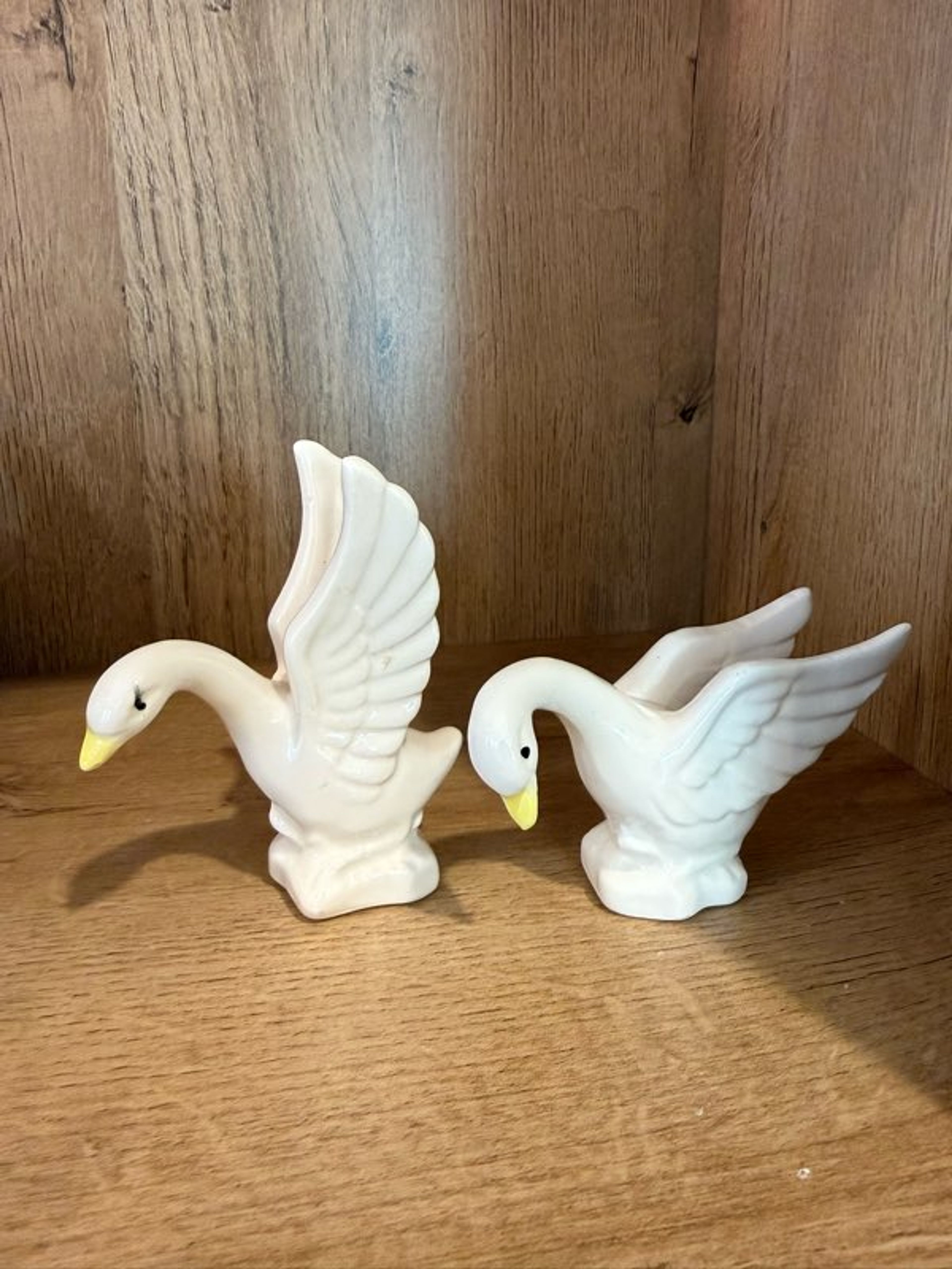 Vintage Ceramic Swan Figurines Pair