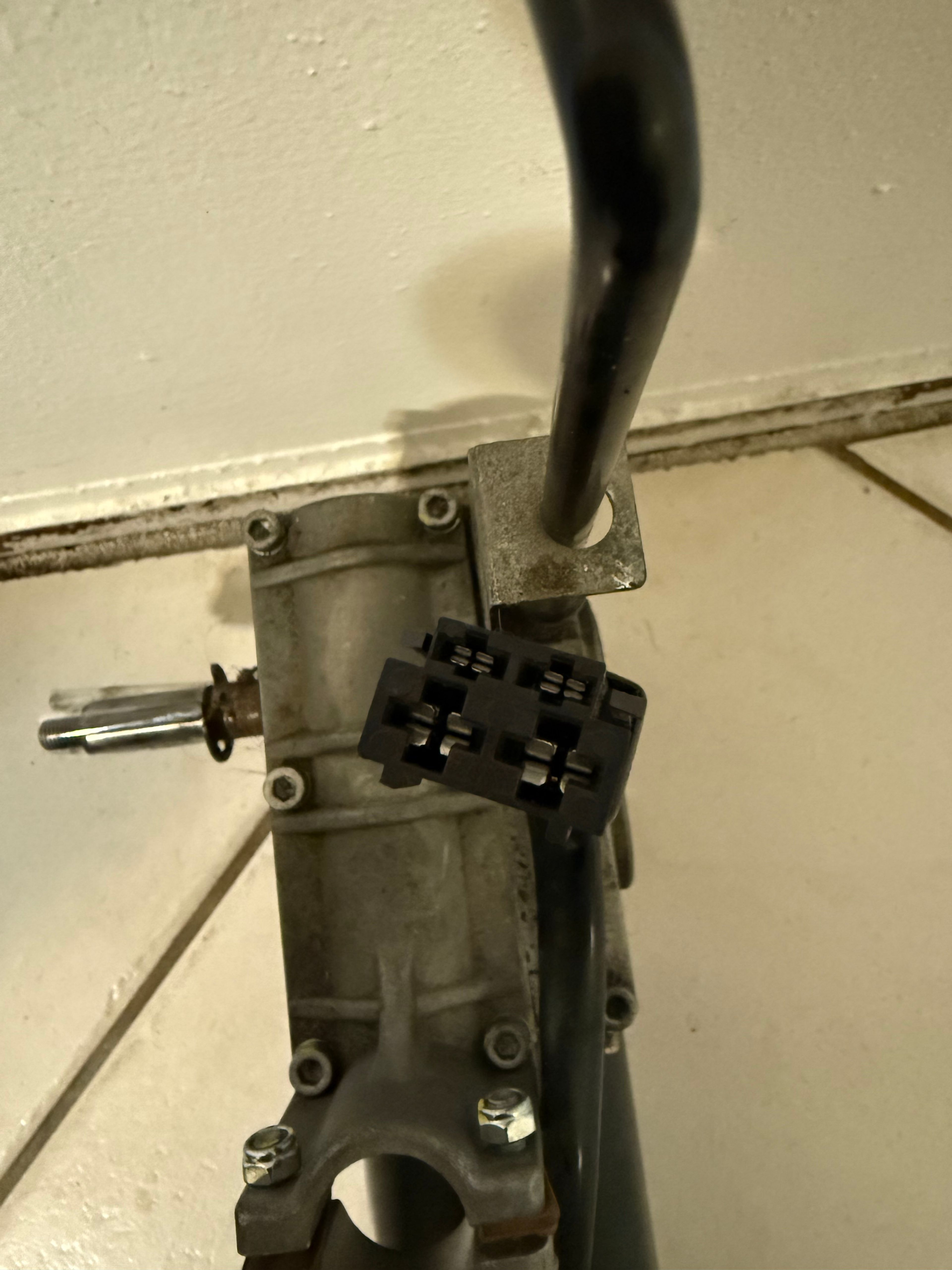 Invacare Right Side Power Wheelchair Motor 1123434 - Image 4