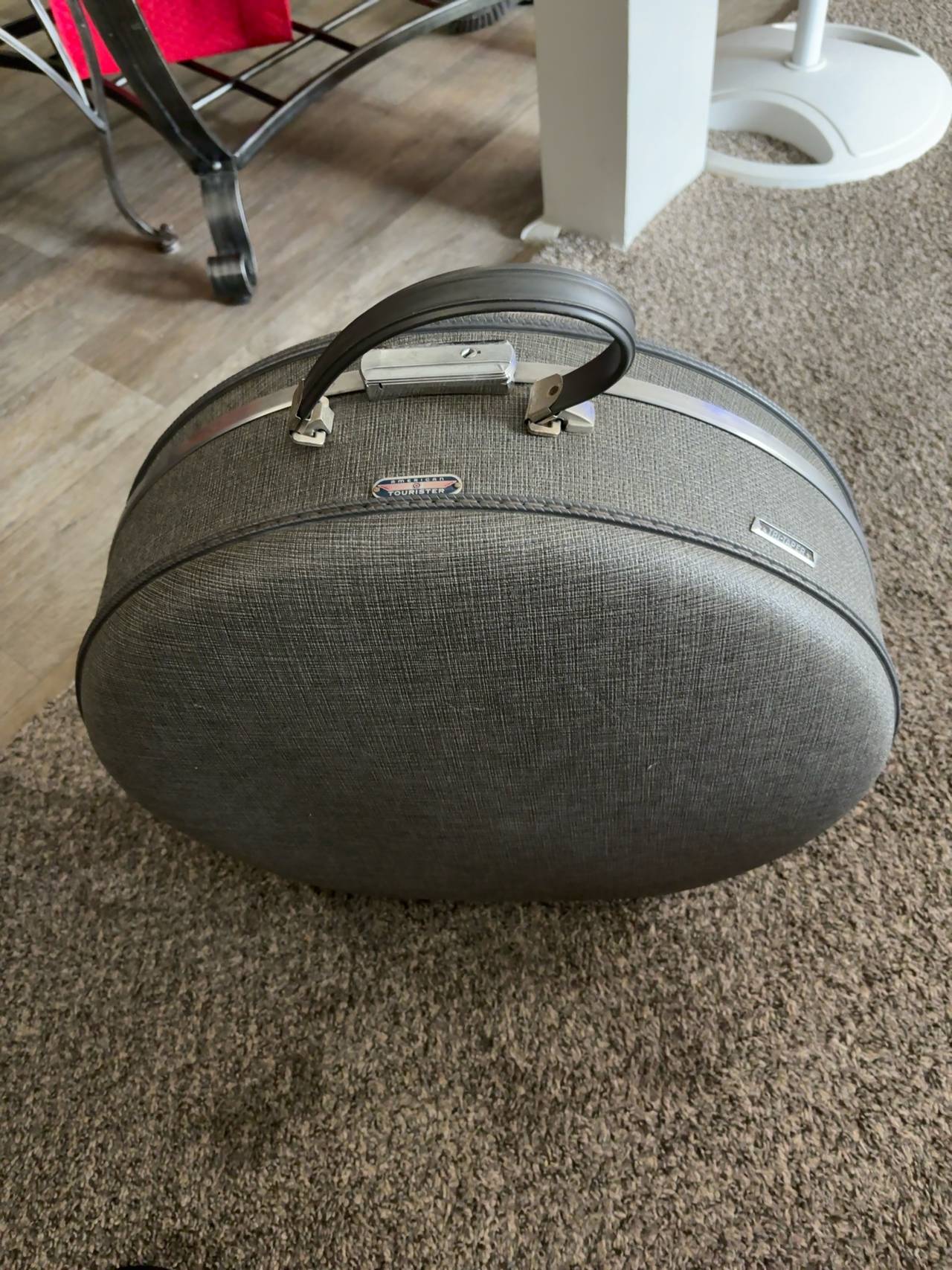 American Tourister Tri-Taper Round Suitcase Gray