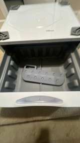 Samsung 27" Laundry Pedestal with Storage Drawer - Image 7