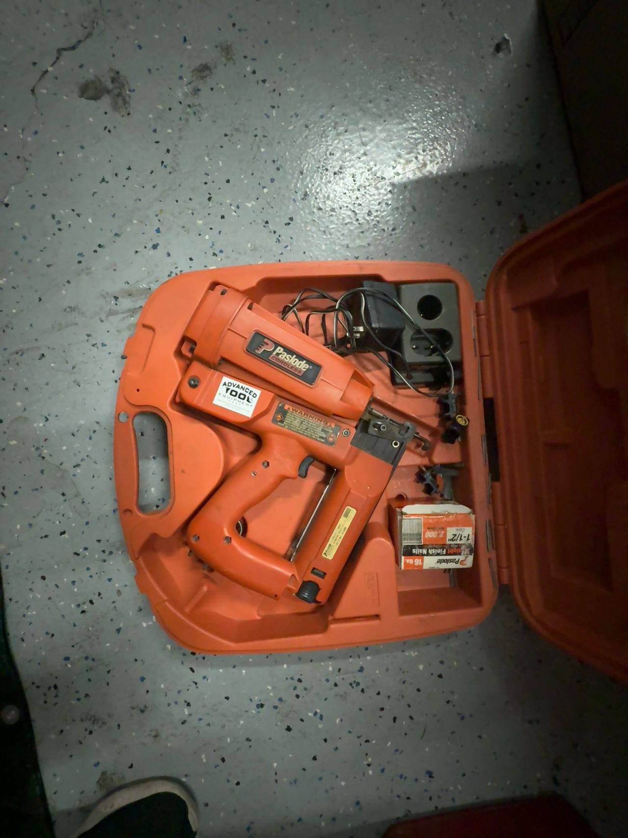 Paslode Impulse IM250 II Cordless 16-Gauge Straight Finish Nailer