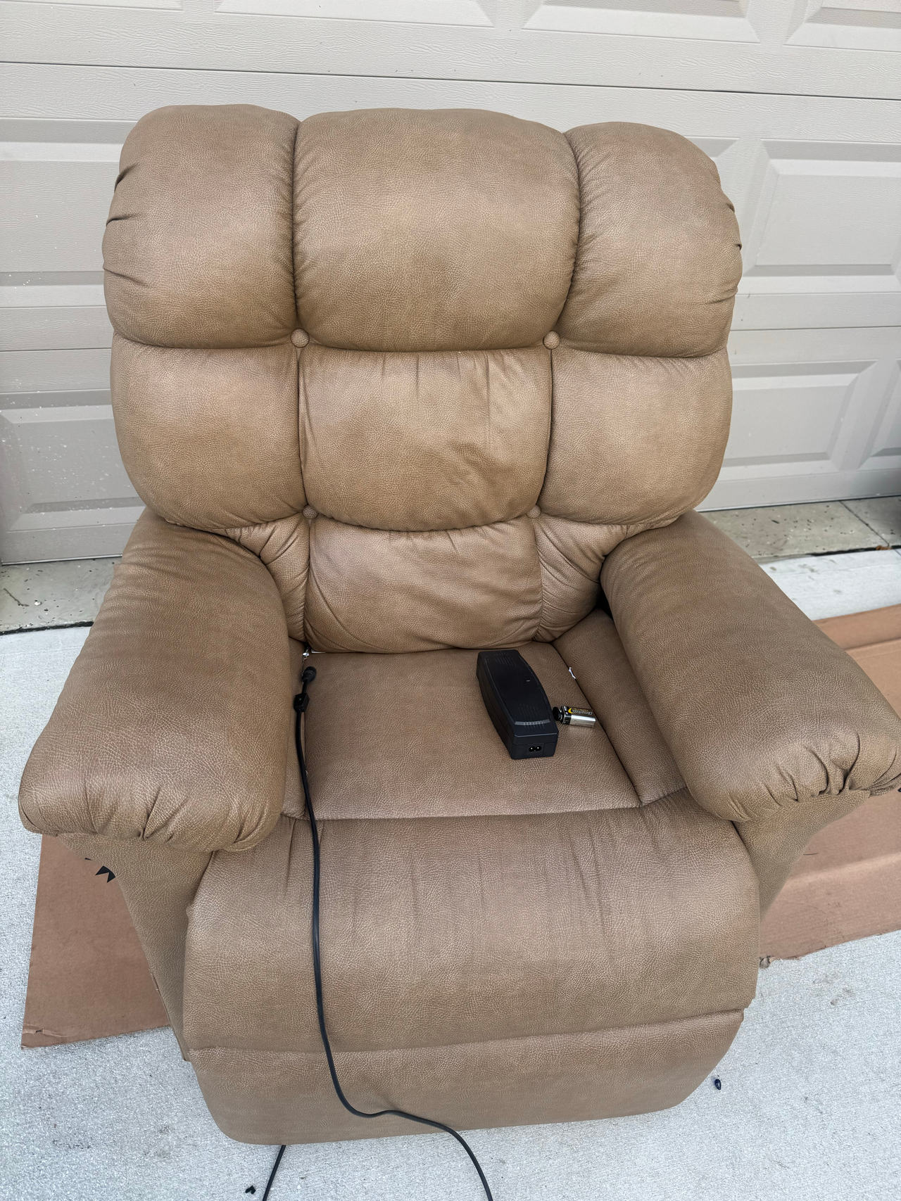 La-Z-Boy Pinnacle Power Lift Recliner