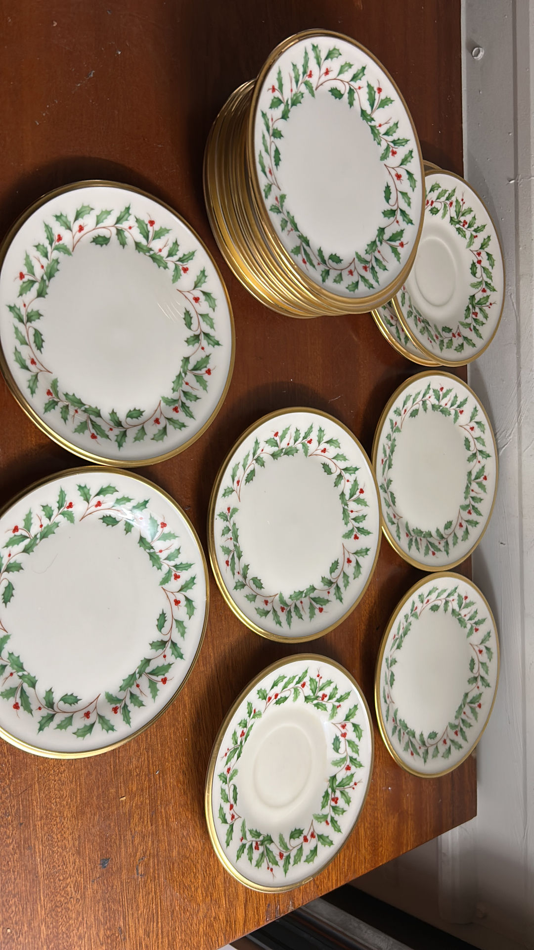 Lenox Holiday Dinnerware Plates 18pcs