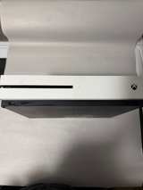 Xbox One S 1TB + 3 Controllers + Elite Series 2 + GTA V - Image 4