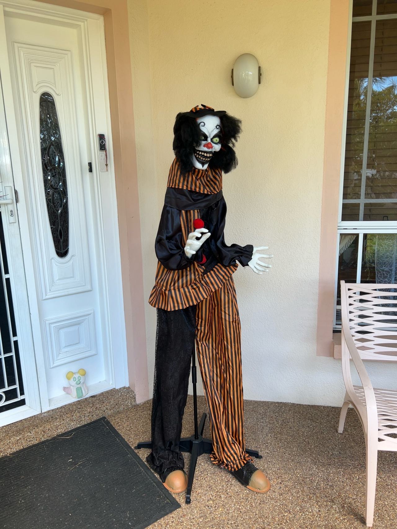 7ft Animatronic Halloween Clown Prop