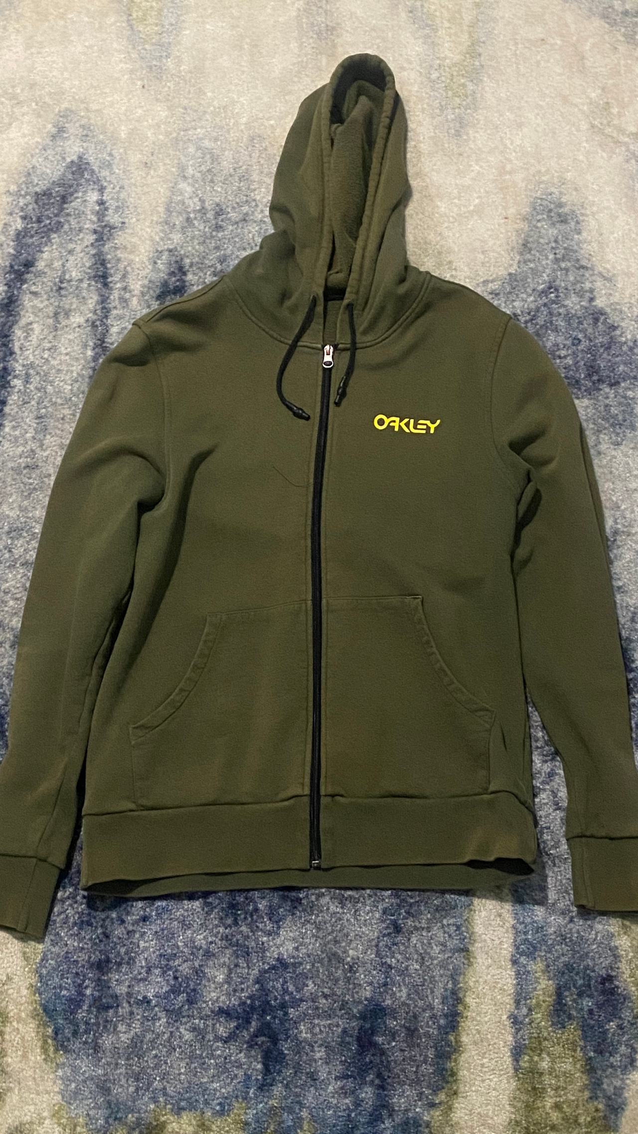 Size medium  Oakley Full Zip Hoodie CASH ONLY 