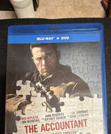 The Accountant (Blu-ray + DVD) - Image 1