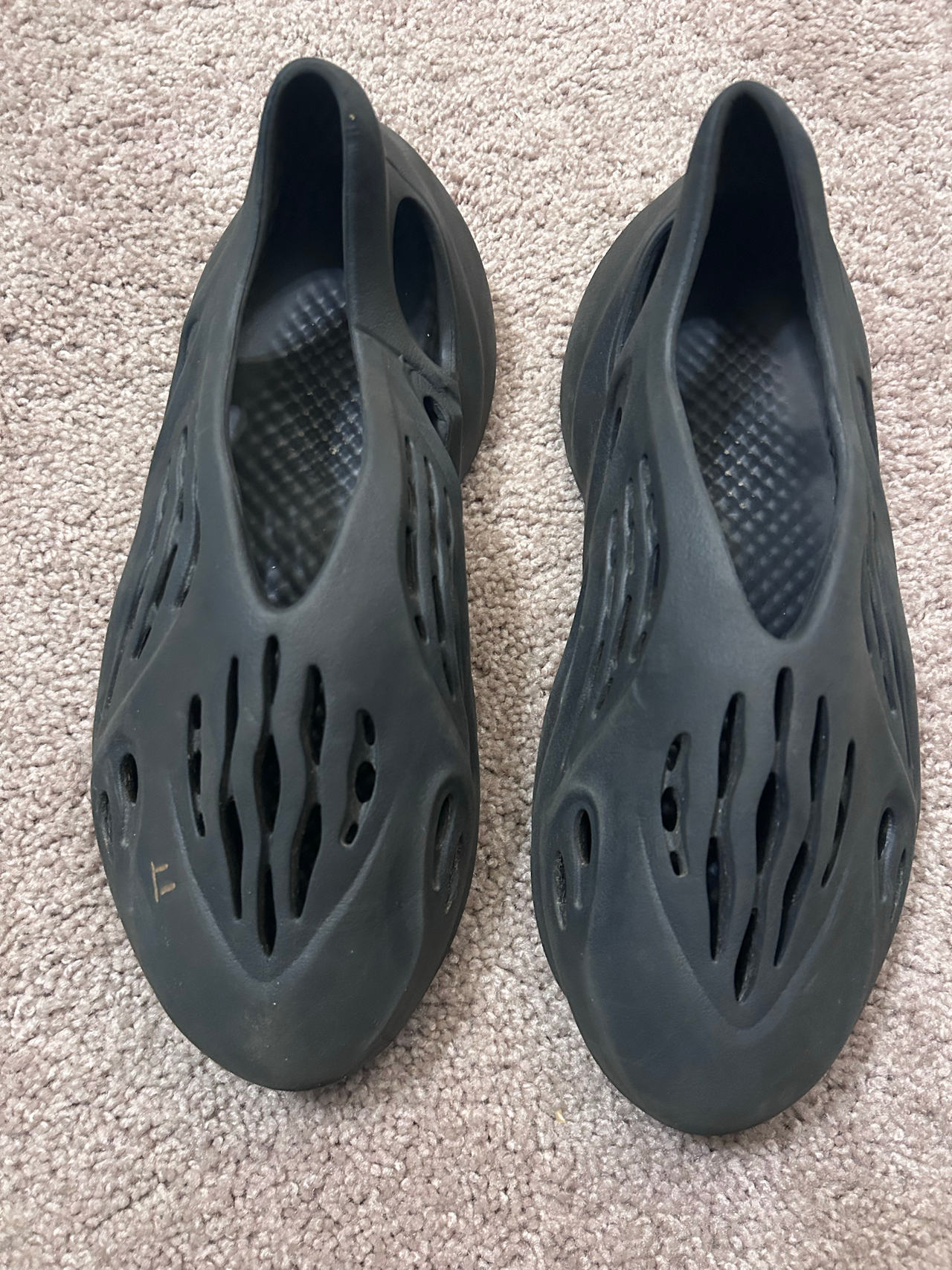 adidas Yeezy Foam Runner Onyx Size 11 Men