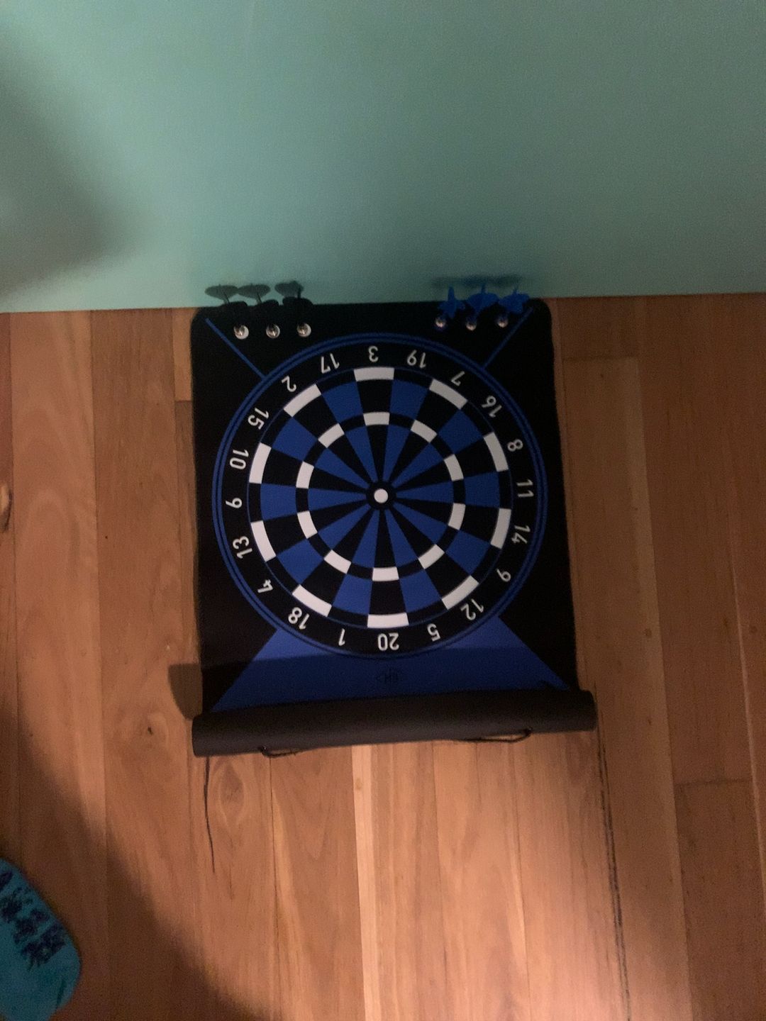 Gentleman's Hardware Magnetic Reversible Dartboard Roll