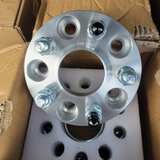 Hubcentric Wheel Spacers with Bolts - Image 3