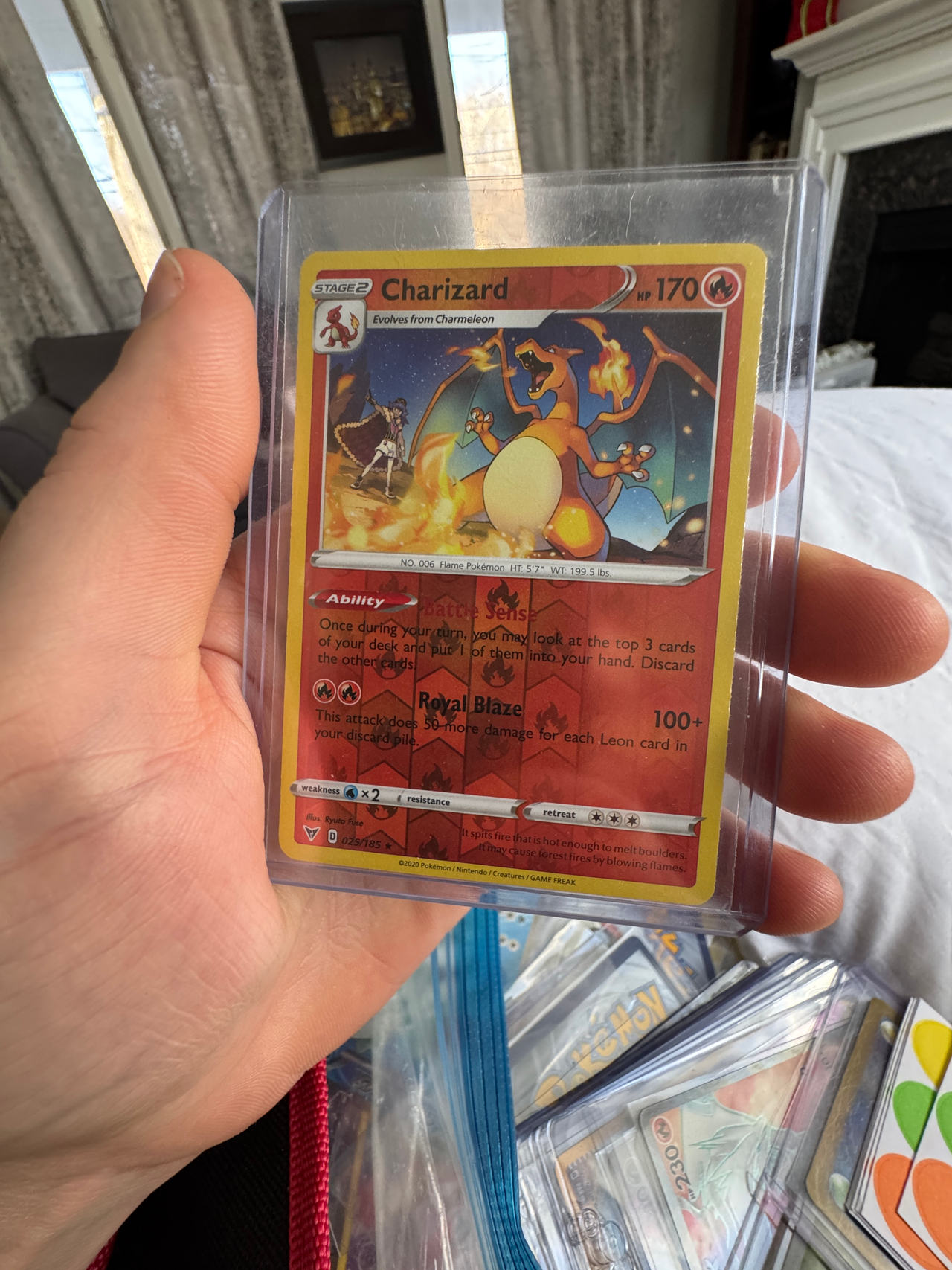 Charizard - Vivid Voltage 025/185 Rare Holo