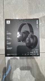JBL Tune 720BT Wireless Over-Ear Headphones - Image 2