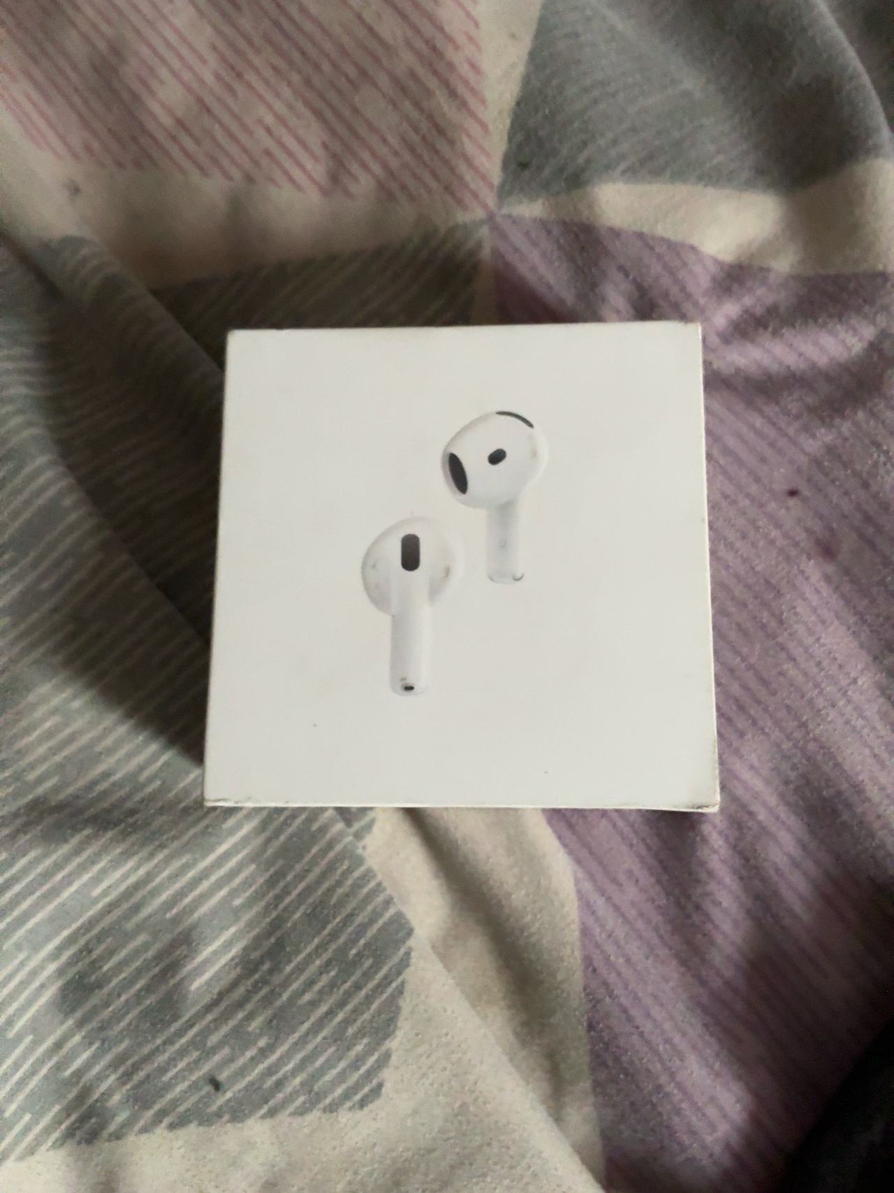 Apple AirPods 4 Wireless Earbuds White