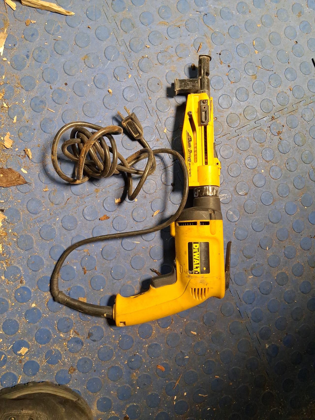 DeWalt DW272 VSR Drywall Screwdriver with Quik Drive 2000 Attachment