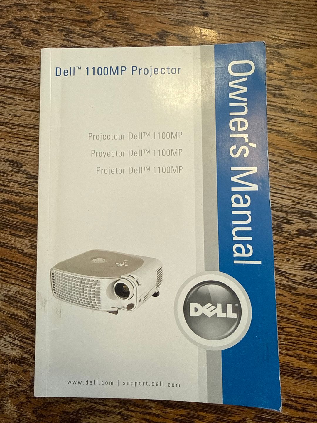 Dell 1100MP Multimedia Projector – Classic Portability with Full Kit