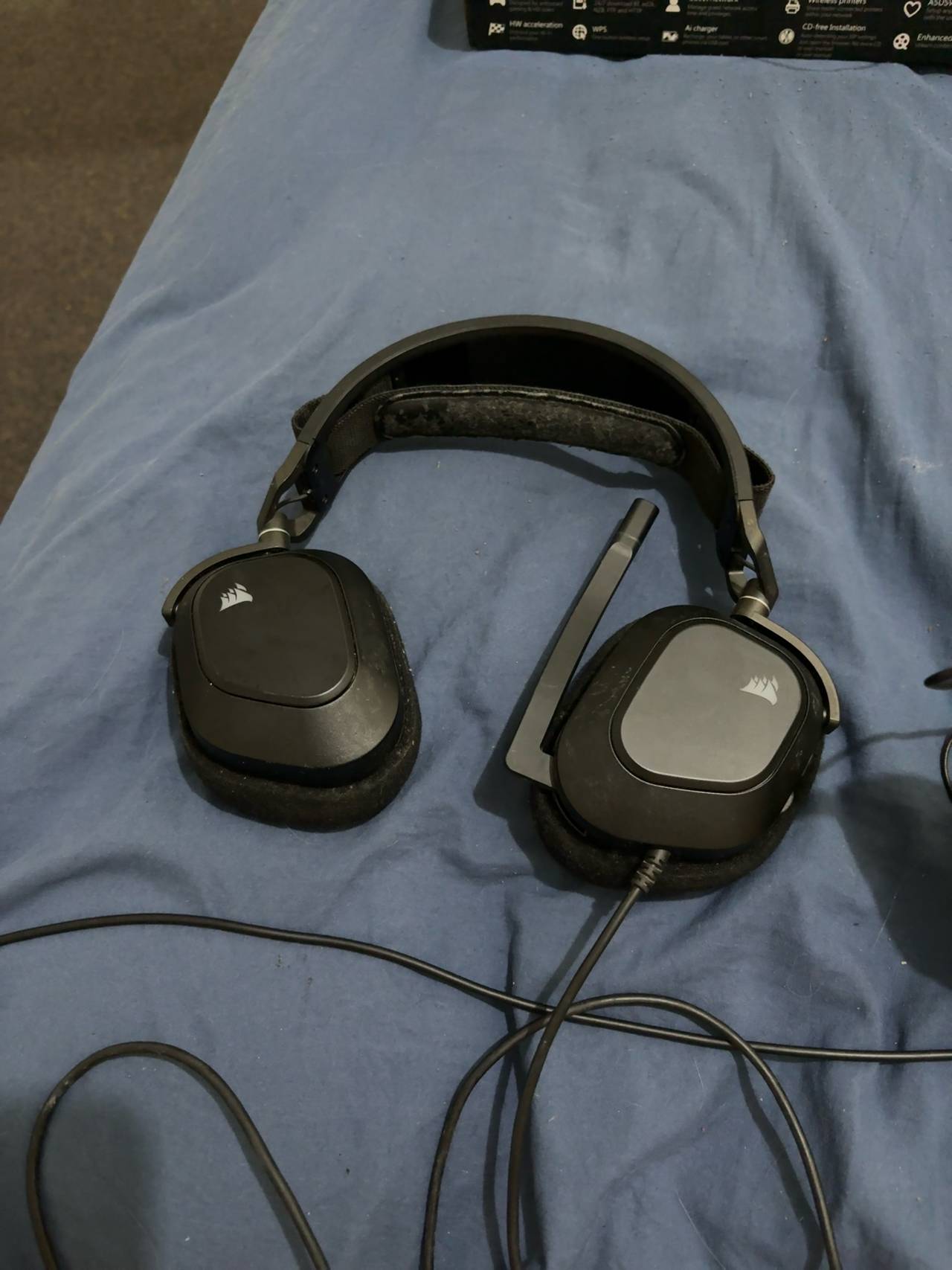 Corsair HS80 RGB Wireless Gaming Headset Carbon