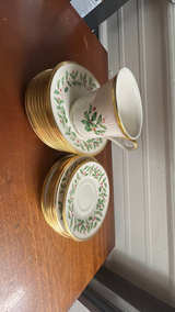 Lenox Holiday Dinnerware Plates 18pcs - Image 6