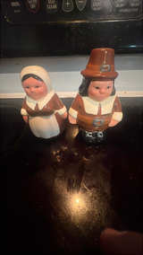 Publix Pilgrim Pair Ceramic Salt & Pepper Shakers - Image 2