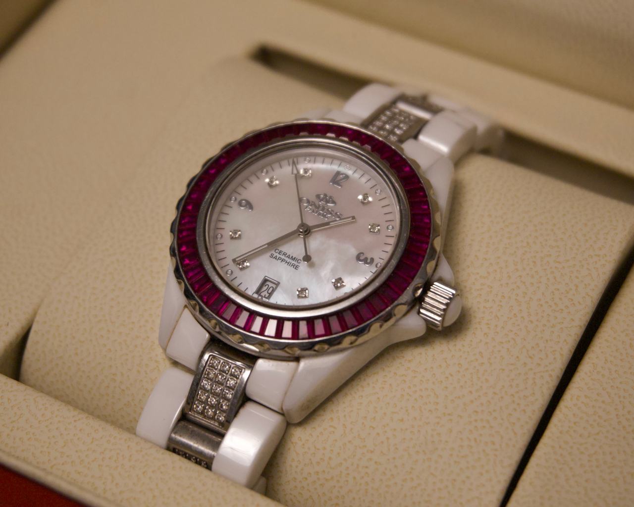 Oniss Paris White Ceramic Sapphire Crystal Watch – Elegant Mother-of-Pearl Dial