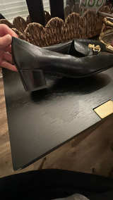 Tory Burch Size 7 Jessa Heeled Loafers Black Leather with Gold Horsehead Women’s - Image 3
