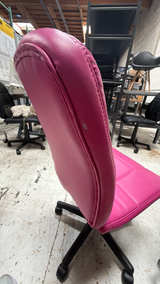 Pemberly Row Pink Mid-Back Quilted Swivel Office Chair - Image 3