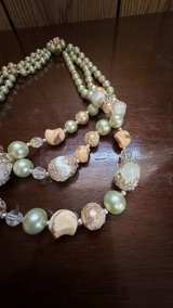 Vintage 3-Strand Green and Gold Beaded Necklace - Image 4