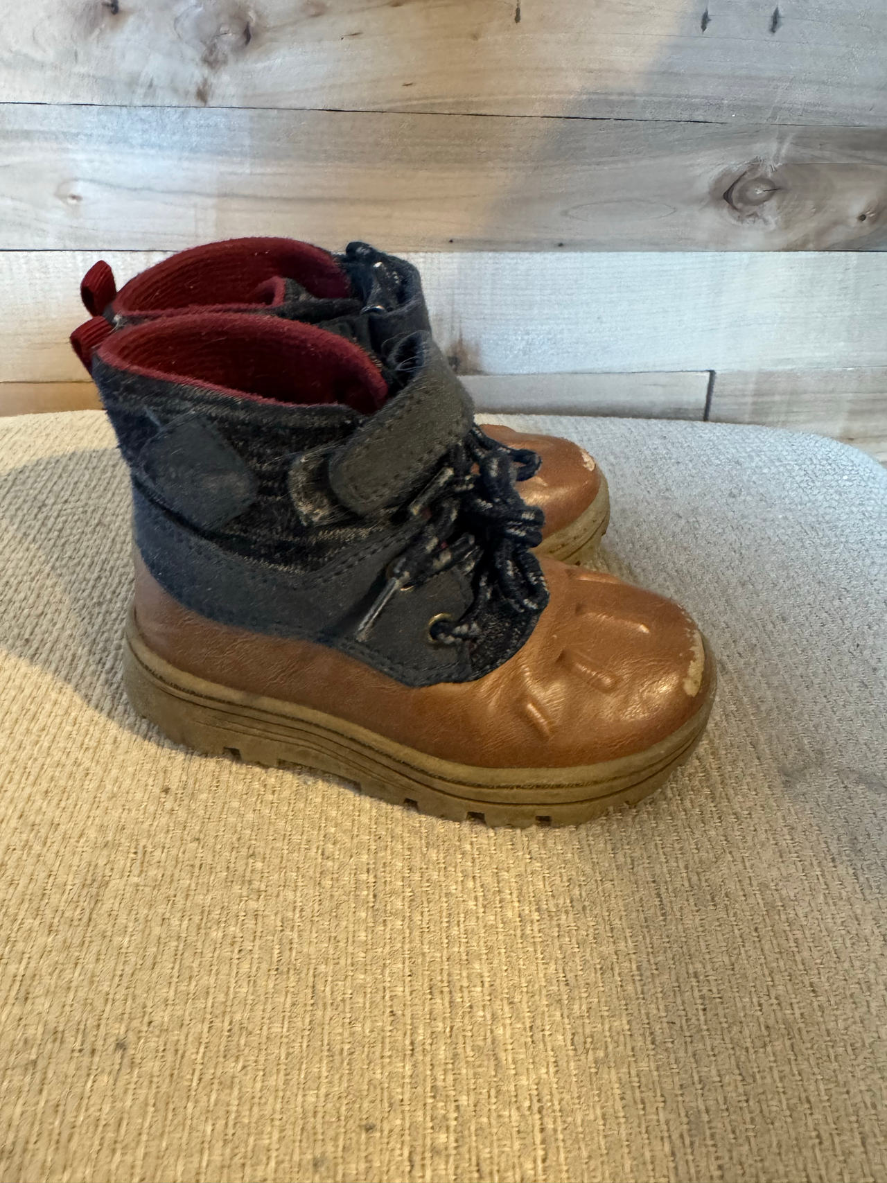Kids Fall/Winter Boots - size 7