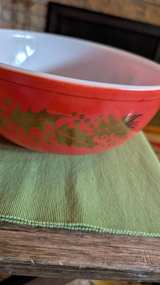 PYREX Holiday Holly 4 Quart Mixing Bowl 404 - Image 1