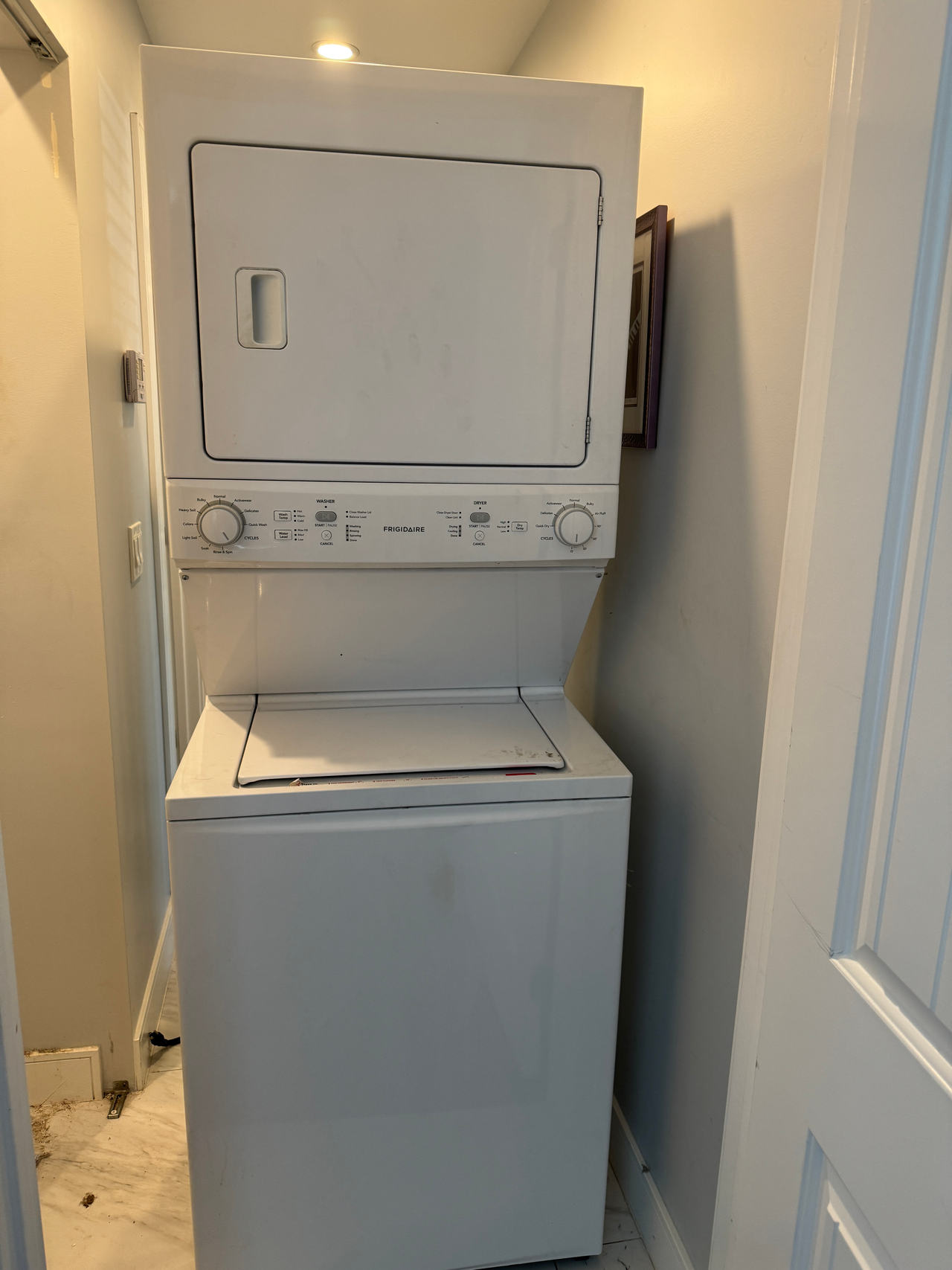 Frigidaire Stacked Washer/Dryer fflg3900uw1
