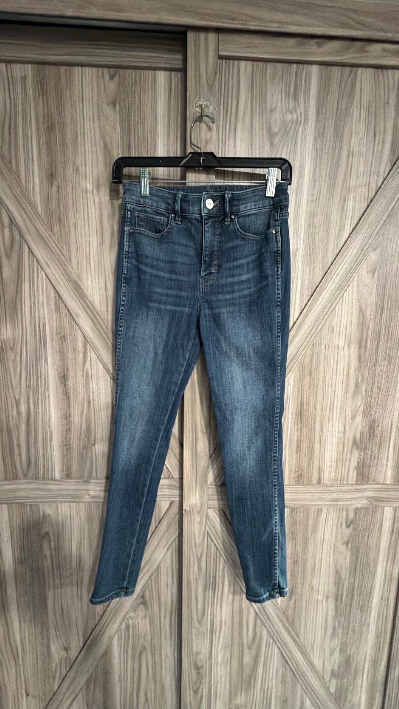 White House Black Market Everyday Soft Extra High Rise Skinny Jeans 00s