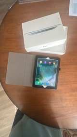 Apple iPad (2nd Generation) Wi-Fi + Cellular - Image 4