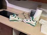 Air Jordan 4 Retro 'Pine Green' - Image 4