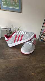 9.5M adidas Rivalry Low Nebraska Huskers - Image 2